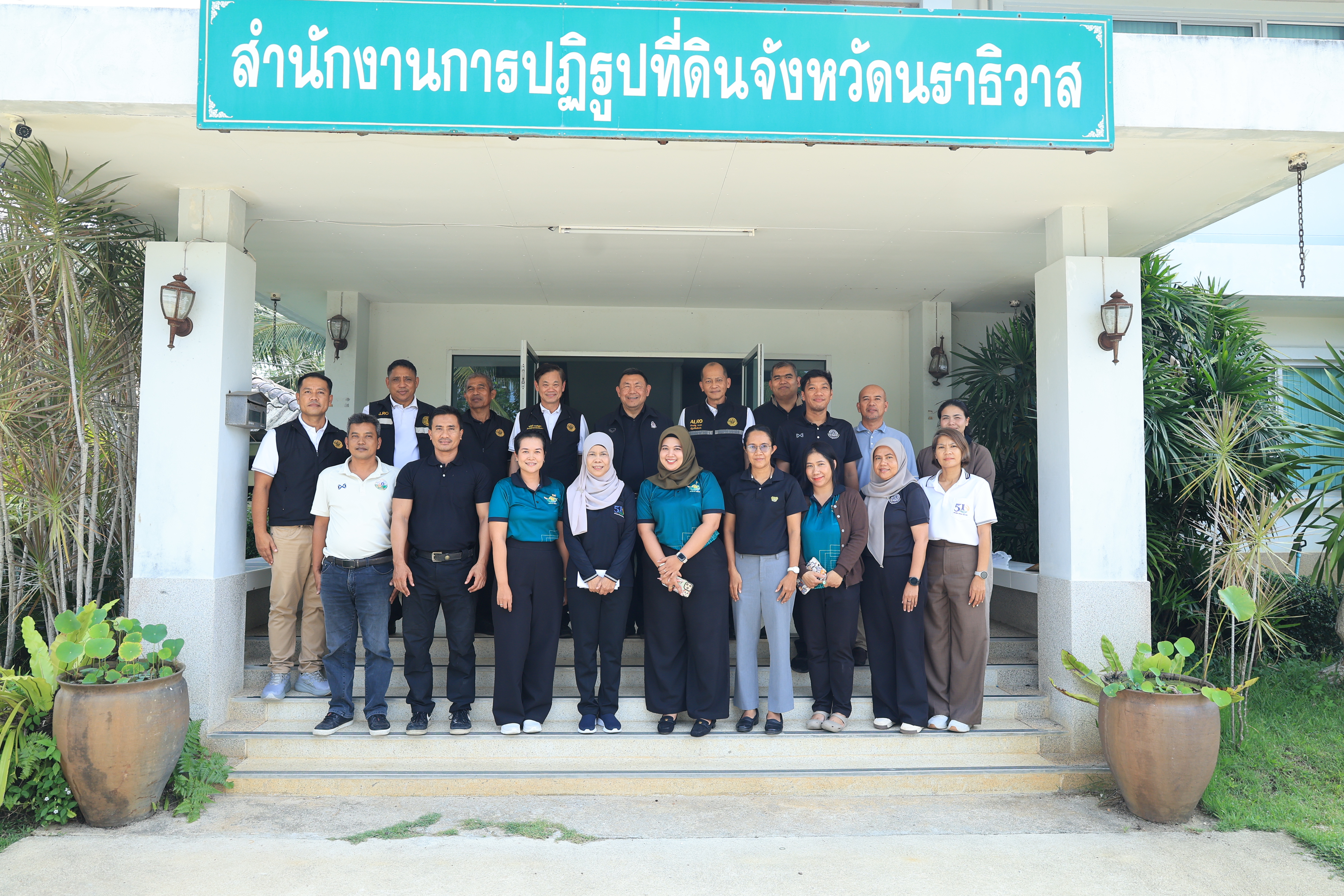title - เลขาธิการ ส.ป.ก. พร้อมคณะ ตรวจเยี่ยมให้กำลังใจเจ้าหน้าที่ ส.ป.ก.นราธิวาส